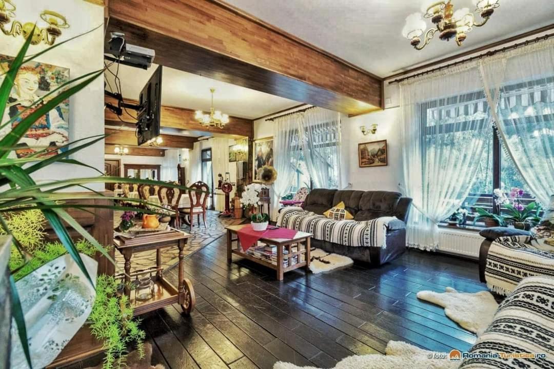 Casa Baciu Hotel Fundu Moldovei Ngoại thất bức ảnh