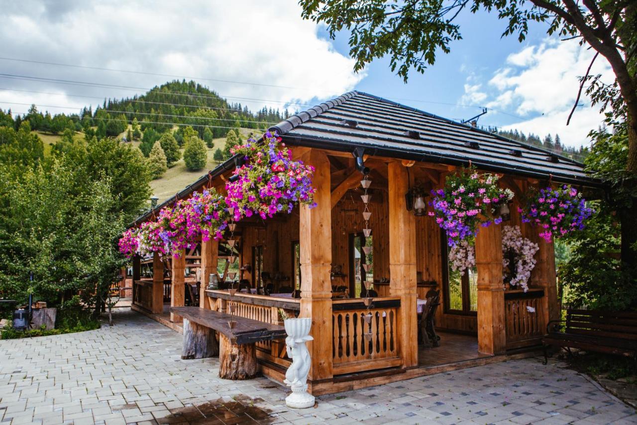 Casa Baciu Hotel Fundu Moldovei Ngoại thất bức ảnh